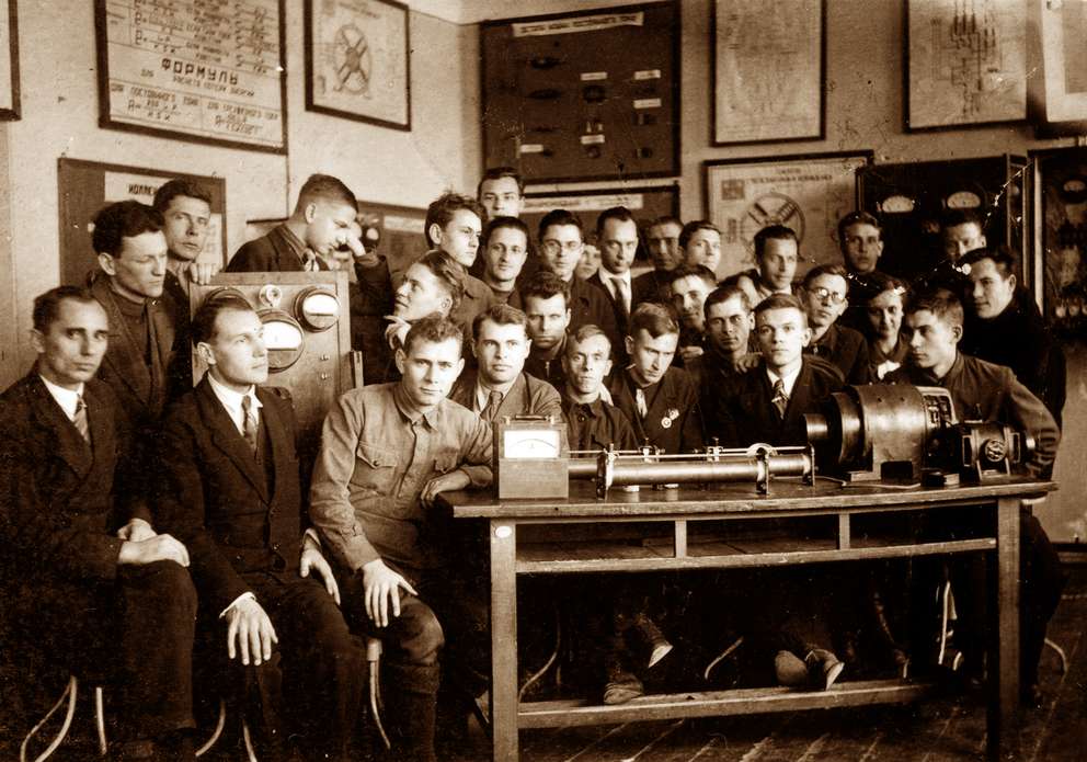 Курсы техников звукового кино гр. № 14, декабрь 1939 год. Урок практической электротехники. align=
